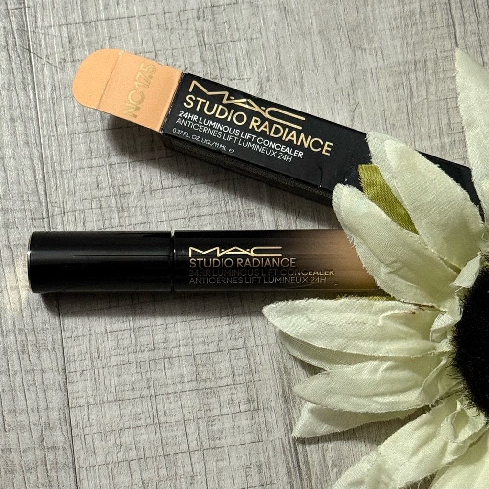 MAC Cosmetics Studio Radiance Concealer - NC17.5